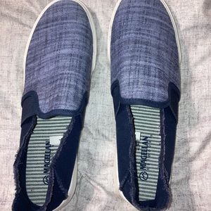 GUC Navy Distressed Magellan Shoes Size 9